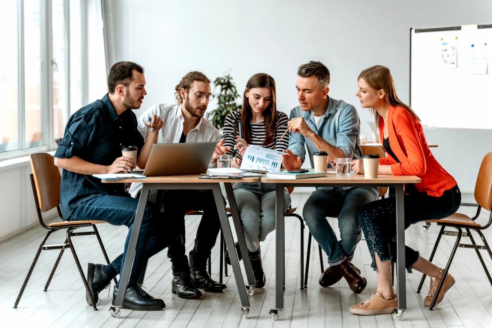 Mediu de învățare online pentru analiza fundamentală